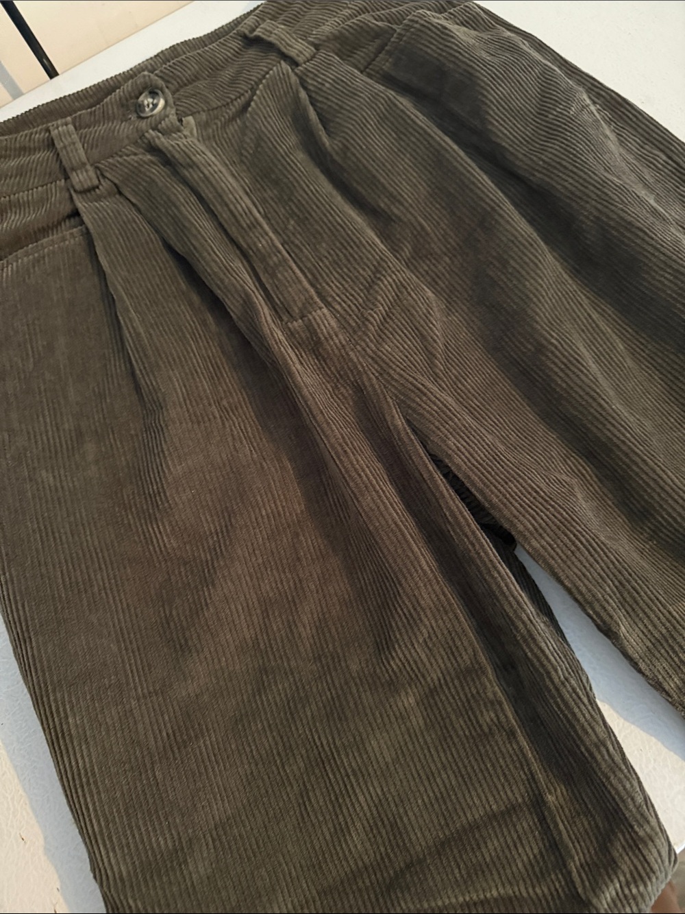 Woman’s Olive Corduroy Pants Size Small 💐
